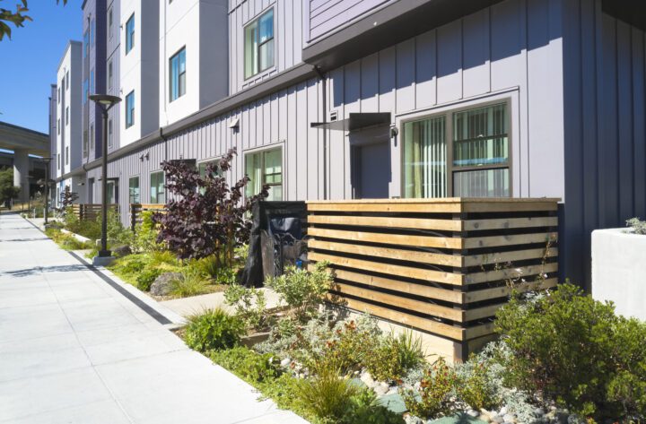 VMWP, Verana Hill, east bay affordable housing, street unit entrance  — Photography: Ken Gutmaker