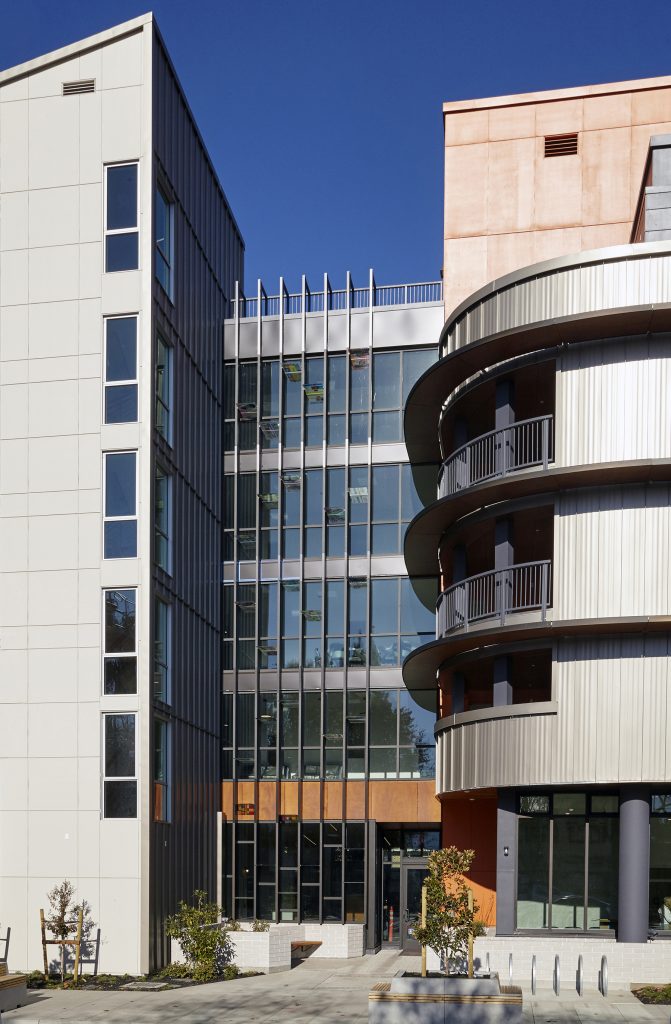 Luna Vista, 950 El Camino Real, LEED Platinum, Affordable Housing, VMWP, Supportive Housing, entrance — https://www.kengutmaker.com/