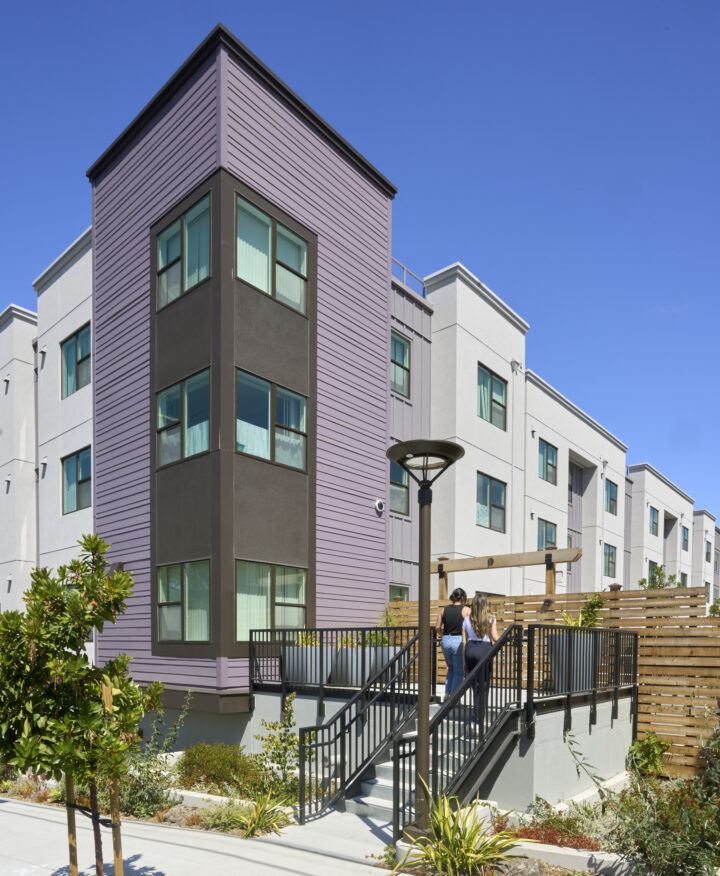 VMWP, Verana Hill, east bay affordable housing, side entry — Photography: Ken Gutmaker