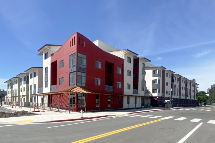 VMWP-MidPen-affordable_housing-Casa Roseland corner shot — Image: VMWP