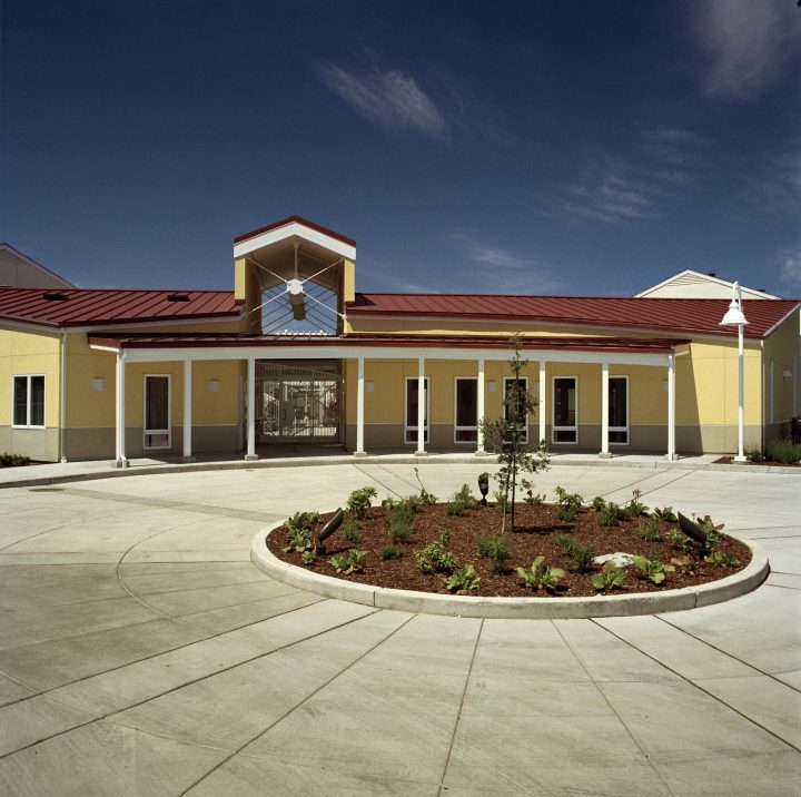 Fremont Oak Gardens Housing Design for Hearing Impaired Seniors - courtyard
