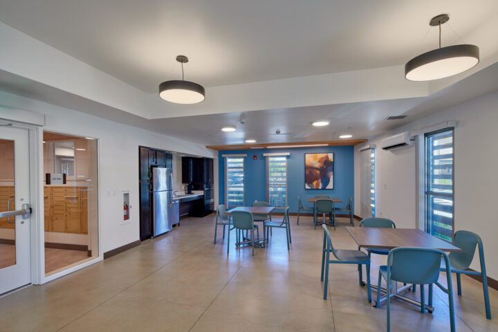 VMWP-Bell-Street-affordable_housing-motel_conversion-supportive-homeless-reuse-common space blue — Photo: Keith Baker
