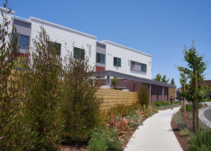 VMWP-Bell-Street-affordable_housing-motel_conversion-supportive-homeless-reuse-garden path — Photo: Keith Baker