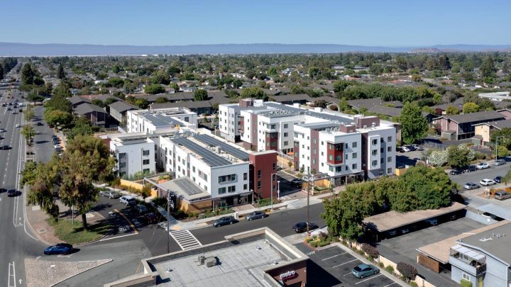 VMWP-Bell-Street-affordable_housing-motel_conversion-supportive-homeless-reuse-aerial — Photo: Keith Baker