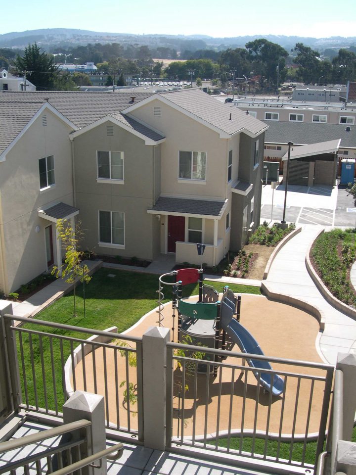 VMWP-Grand Oak Apartments-South_San_Francisco affordable_housing-playground courtyard