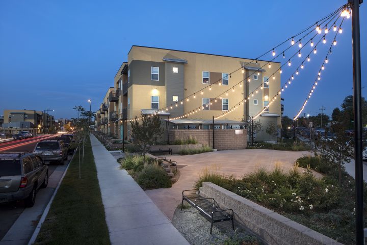 Del Corazon, affordable housing, landscaped courtyard — VMWP