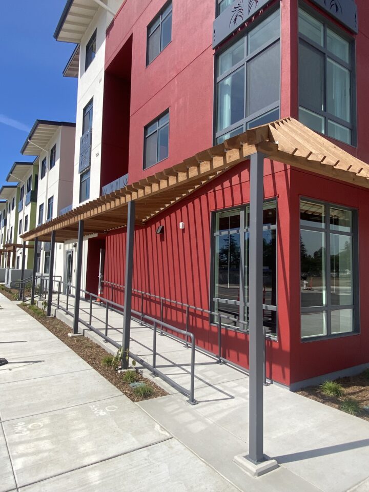 VMWP-MidPen-affordable_housing-Casa Roseland trellis — Image: VMWP