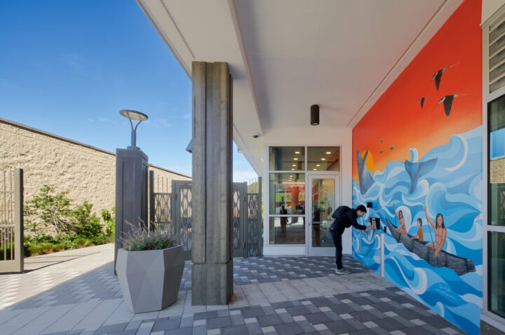 Islais Place, entrance, mural, VMWP San Francisco Affordable Housing architect — Photography: Keith Baker