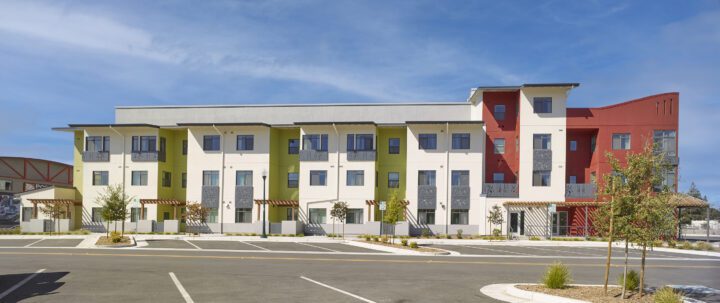 MidPen's Casa Roseland , VMWP affordable housing architect, side view — Image: Ken Gutmaker