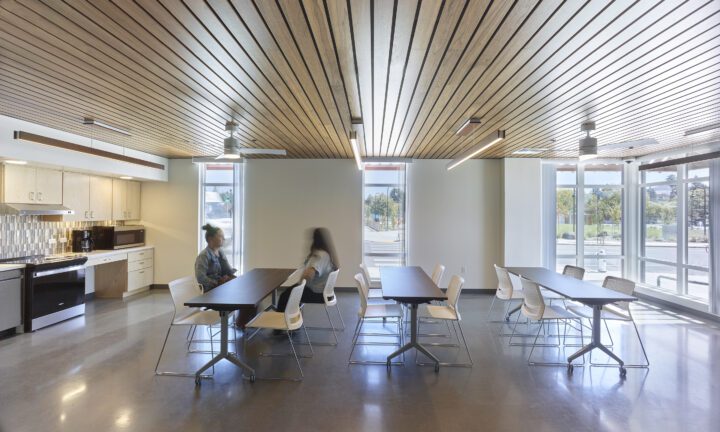 MidPen's Casa Roseland , VMWP affordable housing architect, community room — Image: Ken Gutmaker