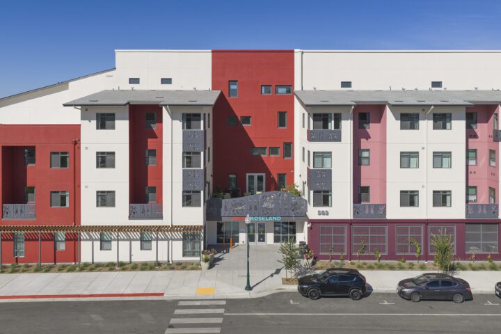 MidPen's Casa Roseland , VMWP affordable housing architect, entry with sundeck — Image: Ken Gutmaker