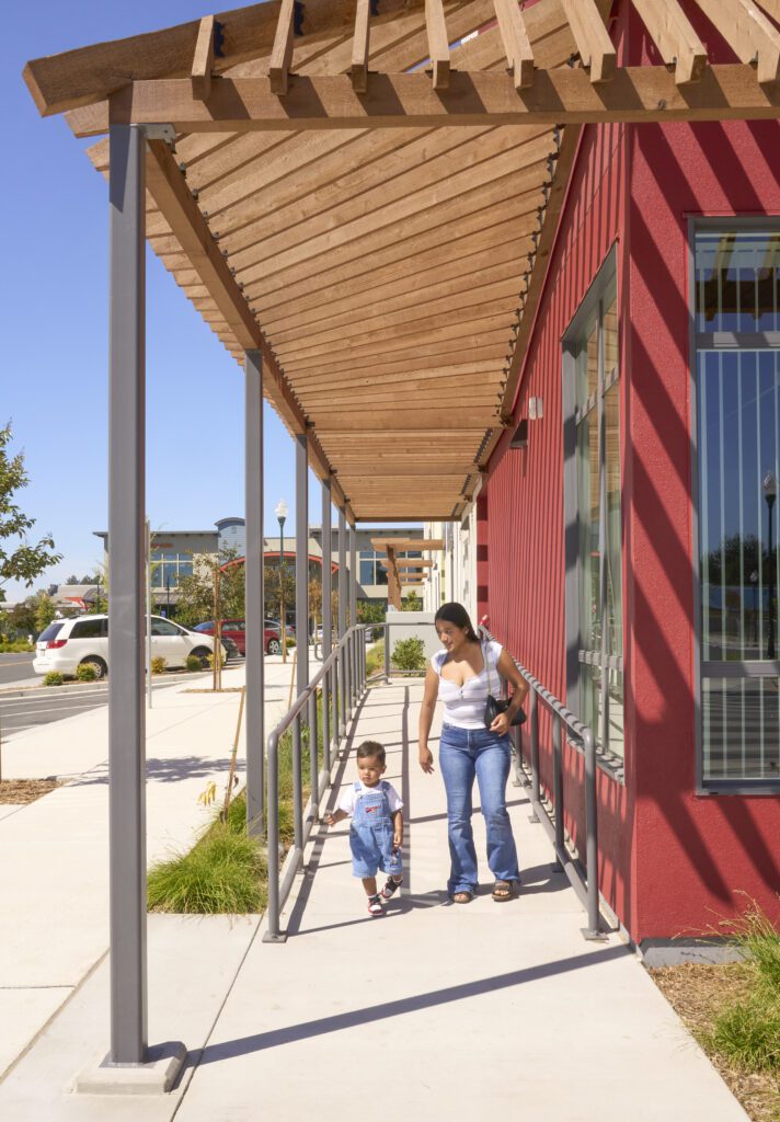 MidPen's Casa Roseland , VMWP affordable housing architect, family housing, corner trellis — Image: Ken Gutmaker