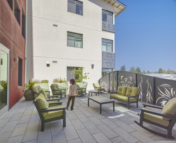 MidPen's Casa Roseland , VMWP affordable housing architect, sundeck — Image: Ken Gutmaker